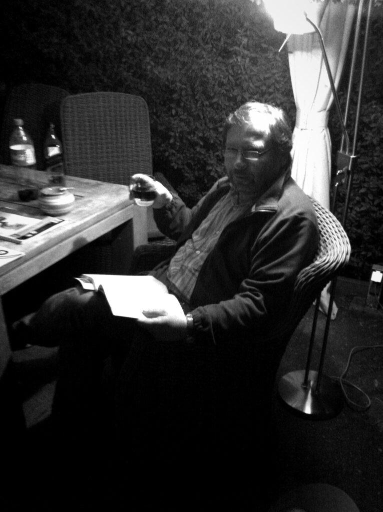 Abendportrait beim Lesen